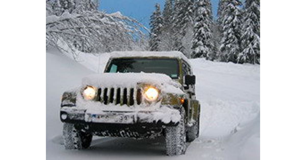 Offroad Snow Jeep Passenger Mountain Uphill Driving
